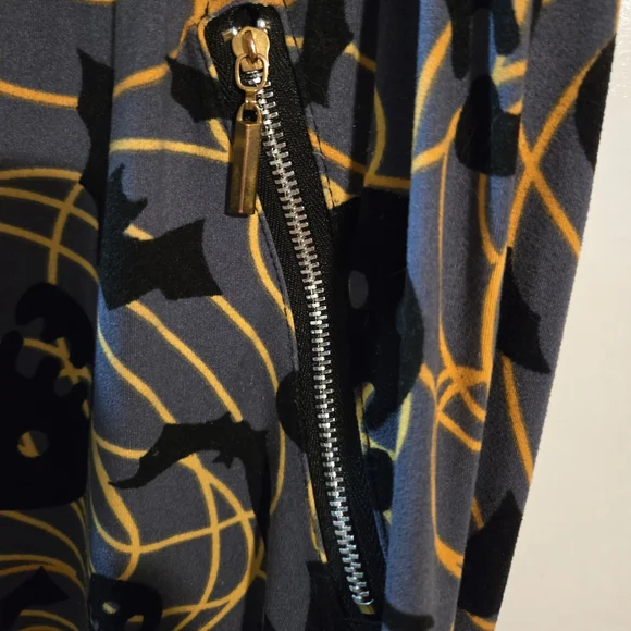 BAE CITY‎ Gray & Black Joggers, Size 1X - Picture 4 of 6